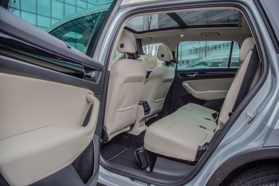 Интерьер Skoda Kodiaq Laurin & Klement 4x4 2018 года  (WW) (фото 10 из 40)